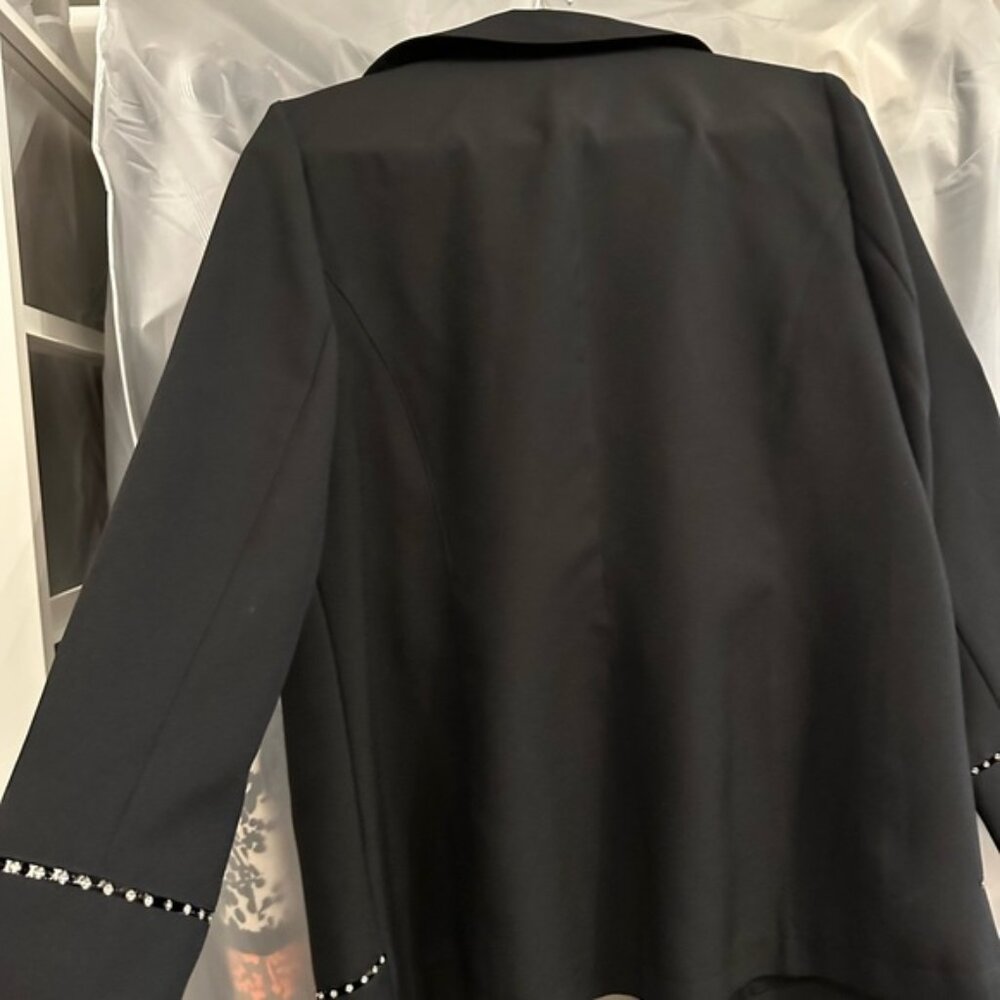 Black jacket - Picture 2 of 5